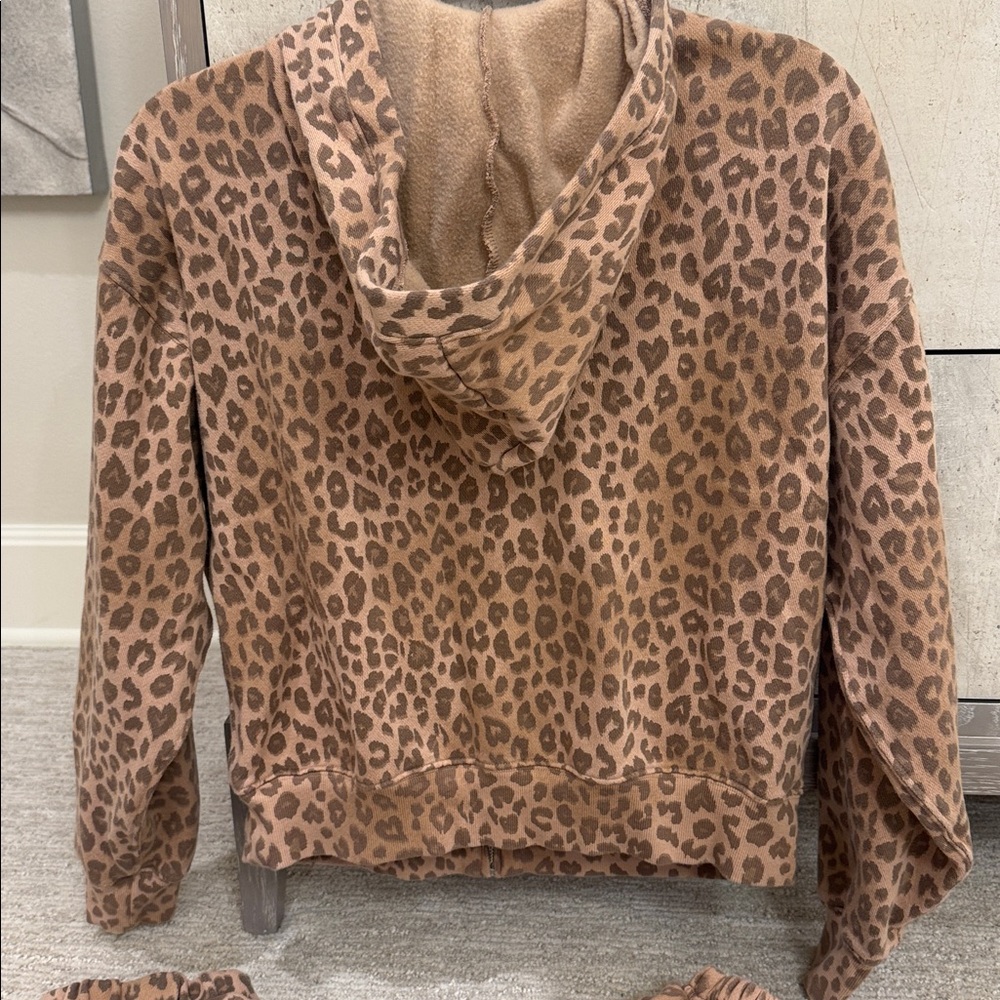 Victoria Secret cheetah sweat set - Picture 5 of 9